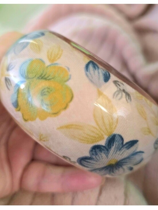 Accessories - VTG 70s HIPPIE BEAUTIFUL Blue ROSE +ROSE Bubs Flower Fabric CHUNKY LUCITE BANGLE